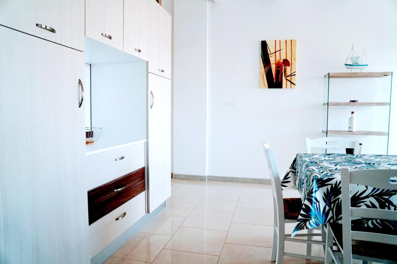 Porto Cesareo Appartamento Panoramico Fronte Mare Con Parcheggio Coperto Torre Lapillo Εξωτερικό φωτογραφία